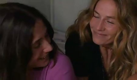 دختر ترسناک کریستینا در حال فیلمبرداری پورنو فیلم سوپر خارجی بکن بکن با سه مرد